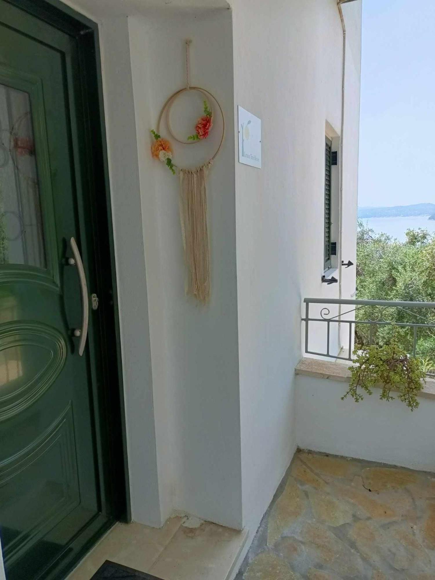 Apartment Lemon Tree House