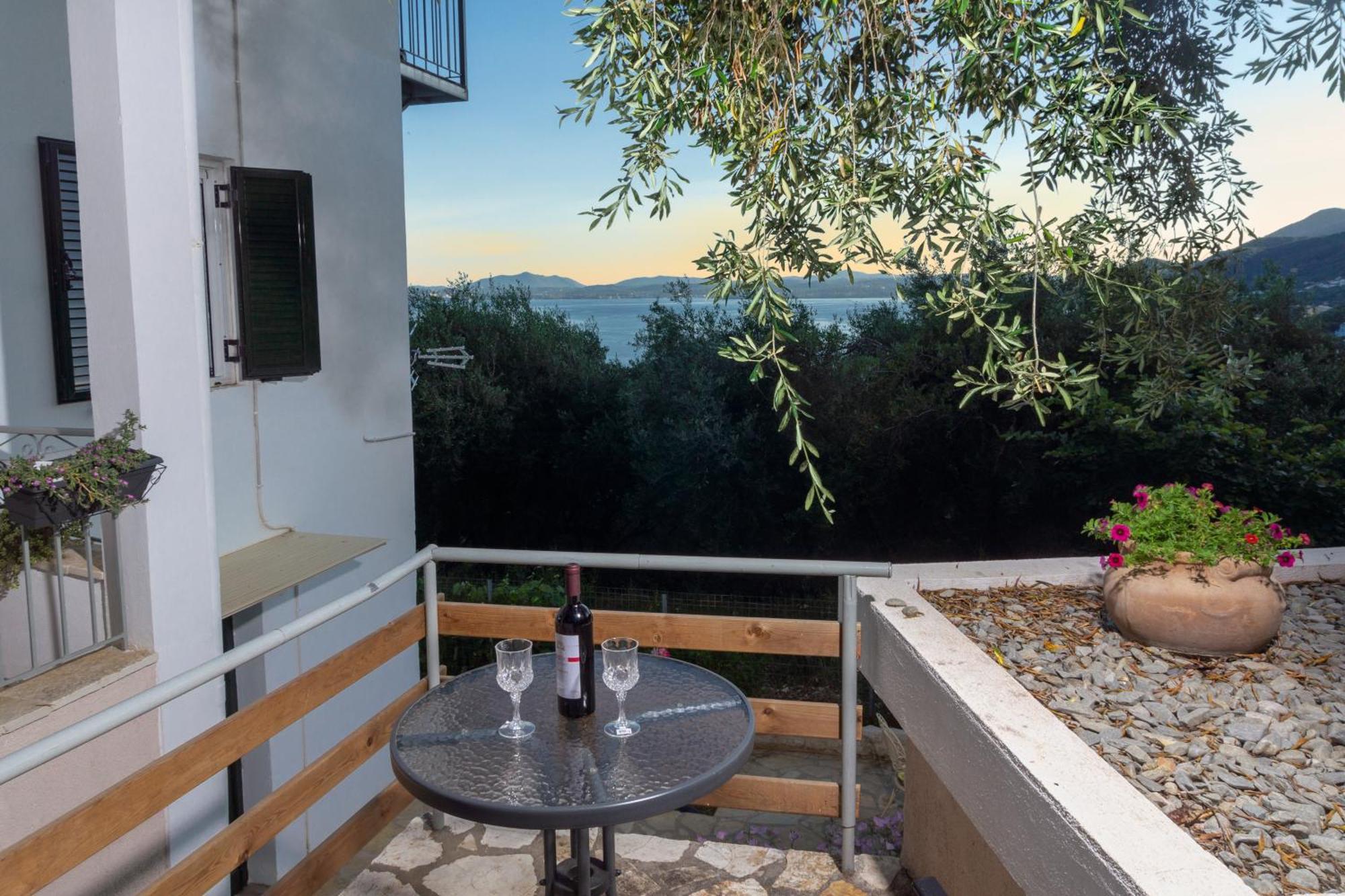 Lemon Tree House Apartment