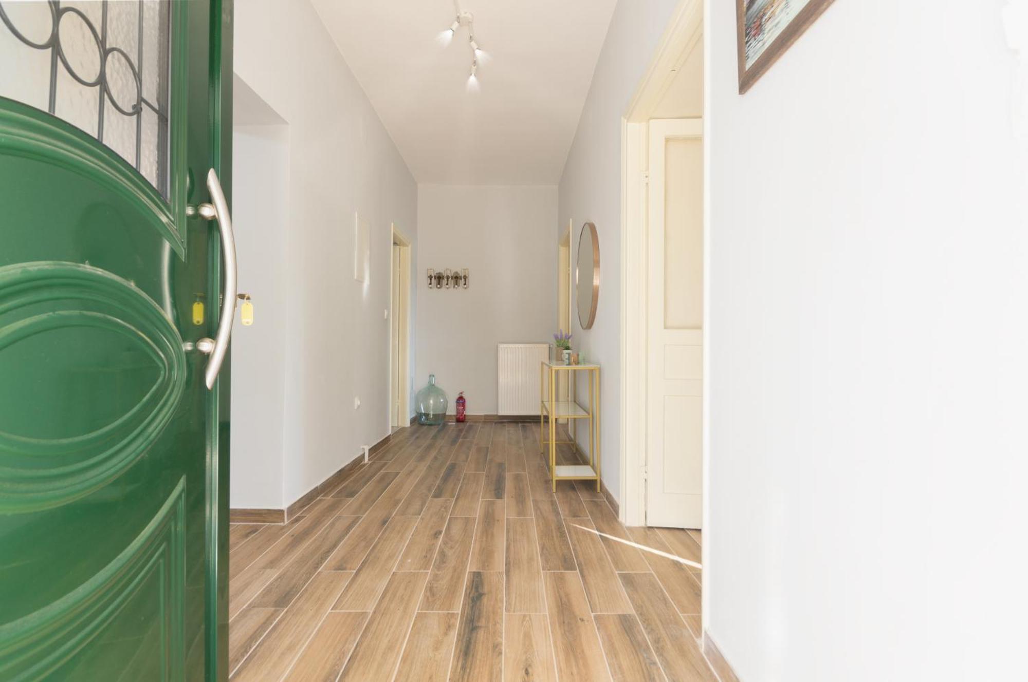 Lemon Tree House Apartment